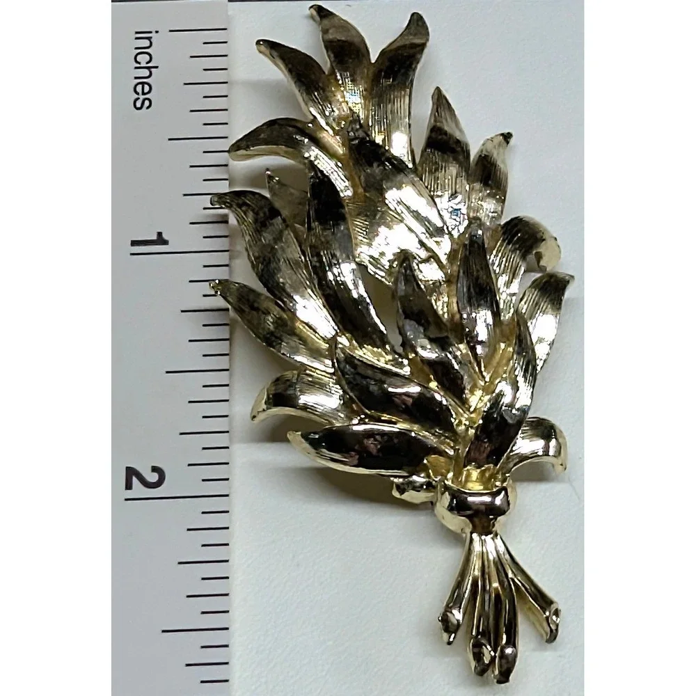 Vintage Leaf Wheat Sheaf Brooch Pin Gold Tone Textured Harvest